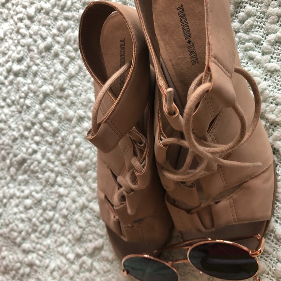 Tan Strap on Lace Platform - Picture 7 of 8